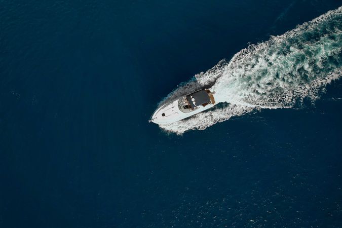 Sea Ray 375 | Escape