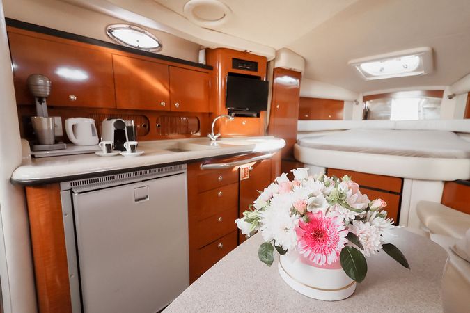 Sea Ray 375 | Escape