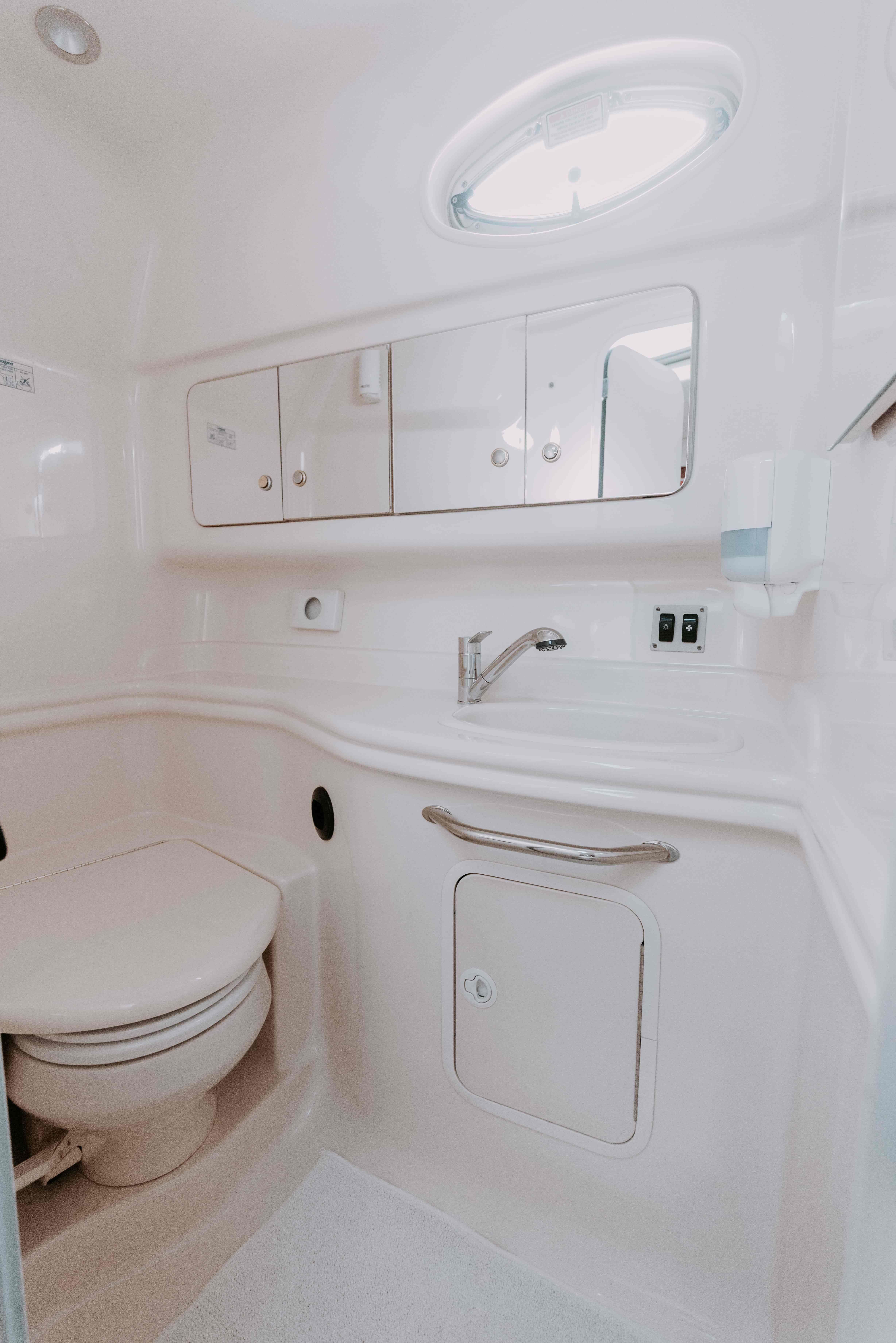 Sea Ray 375 | Escape