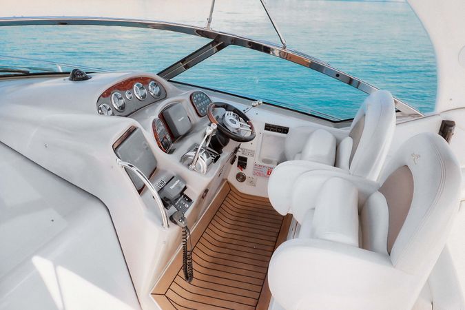 Sea Ray 375 | Escape