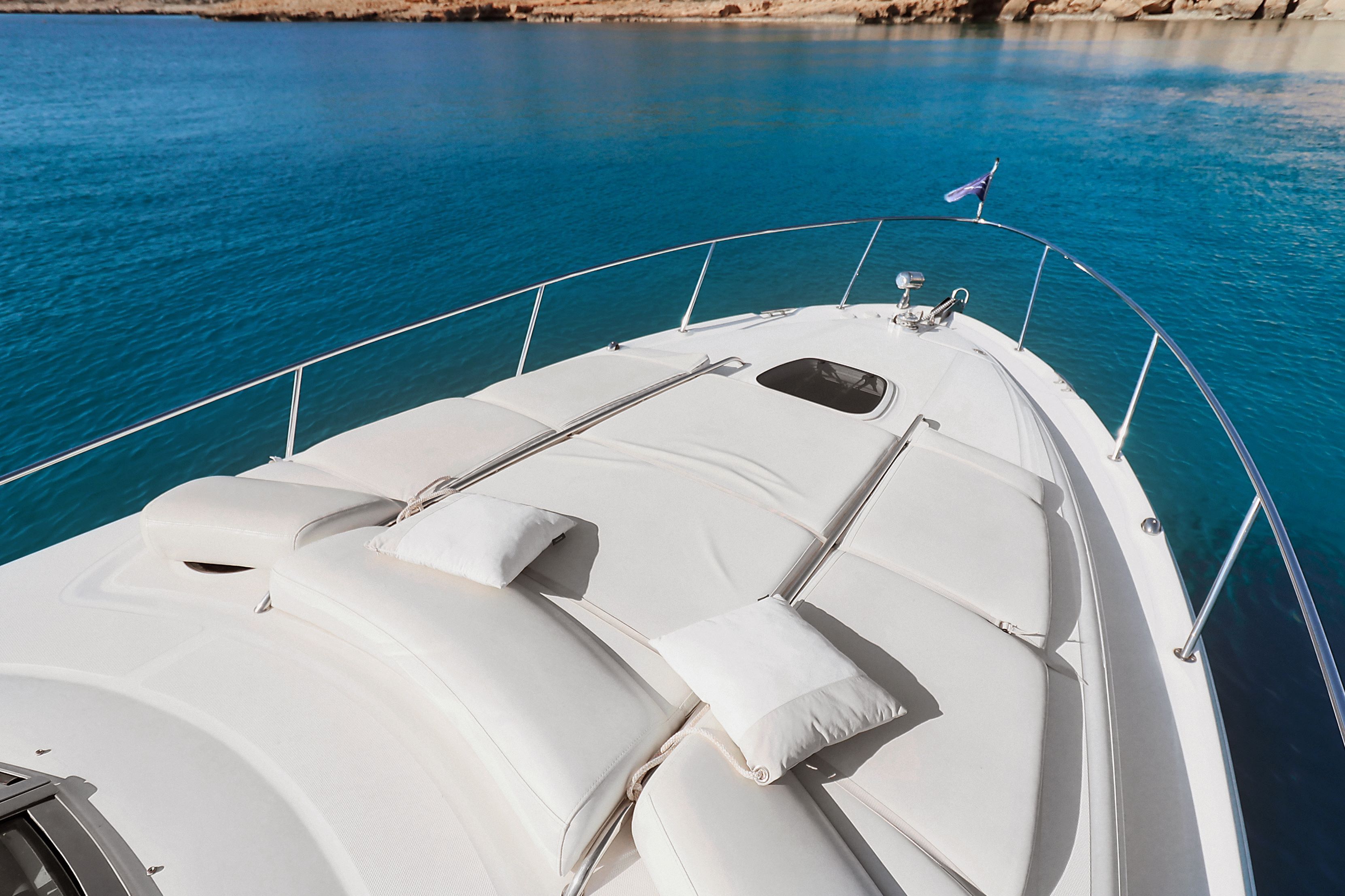 Sea Ray 375 | Escape