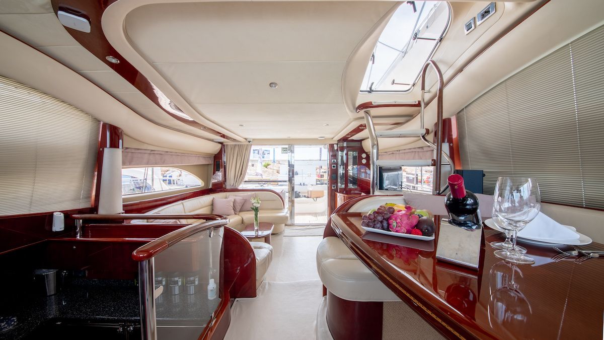 Princess 61 Fly | Mona