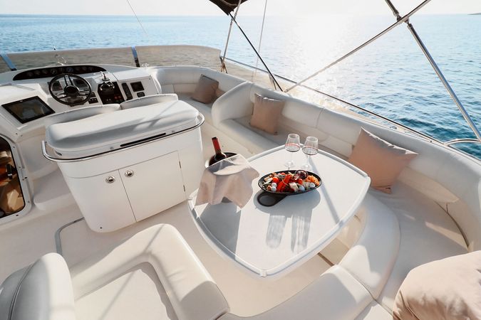 Princess 61 Fly | Mona