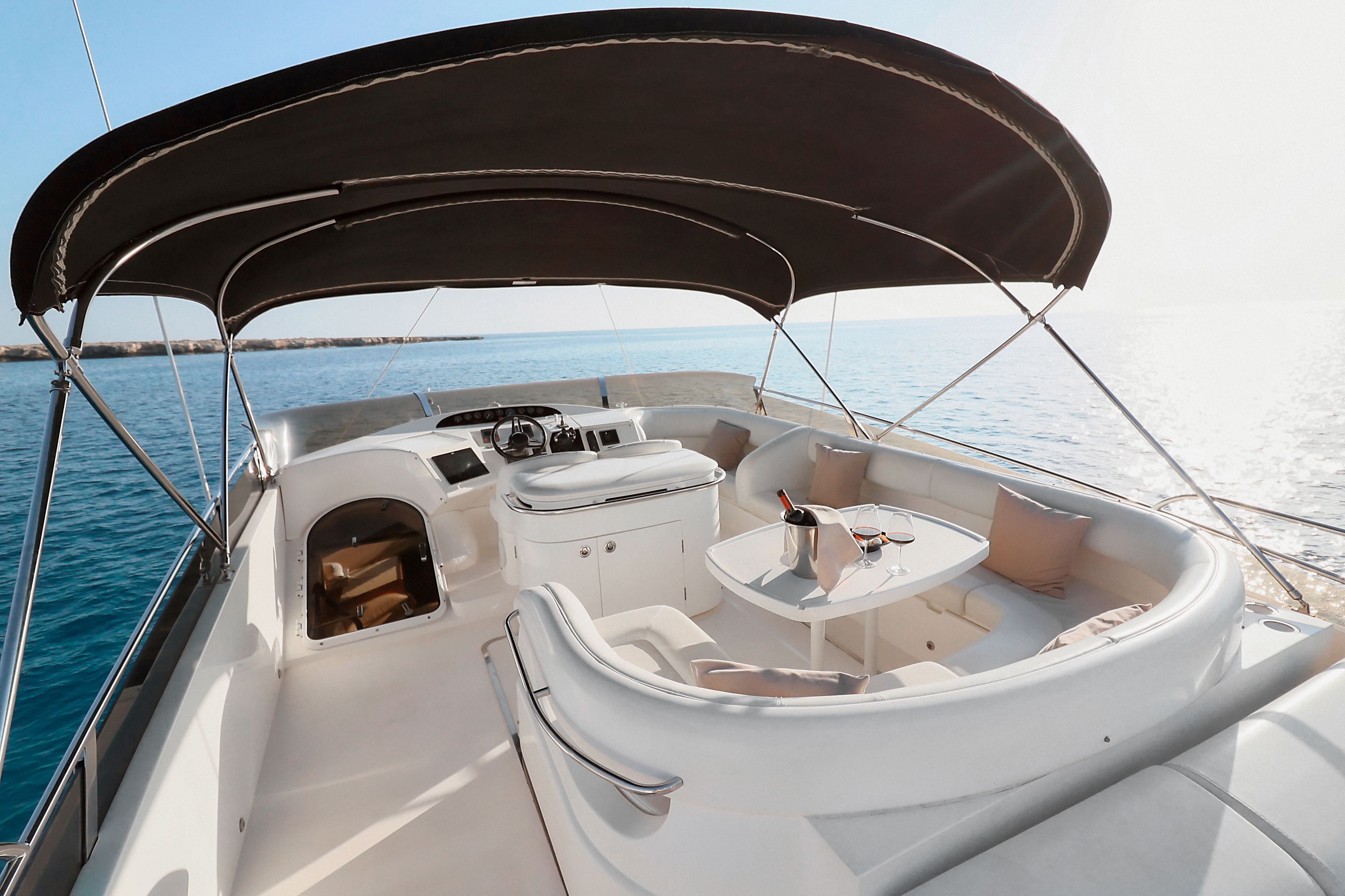 Princess 61 Fly | Mona