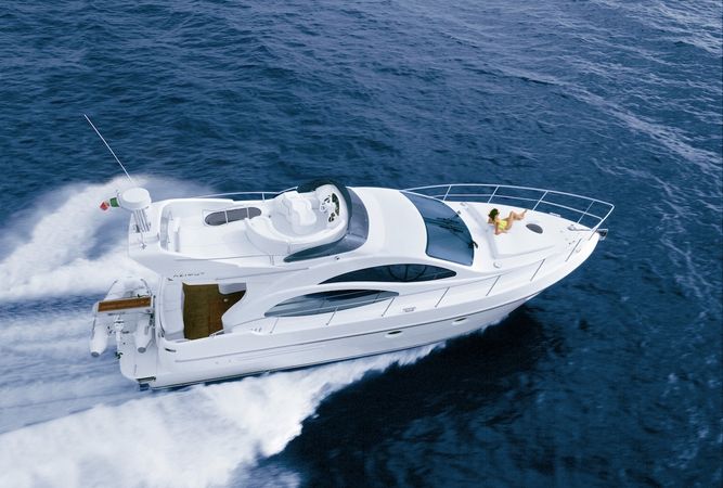 Azimut 42 | Time Out