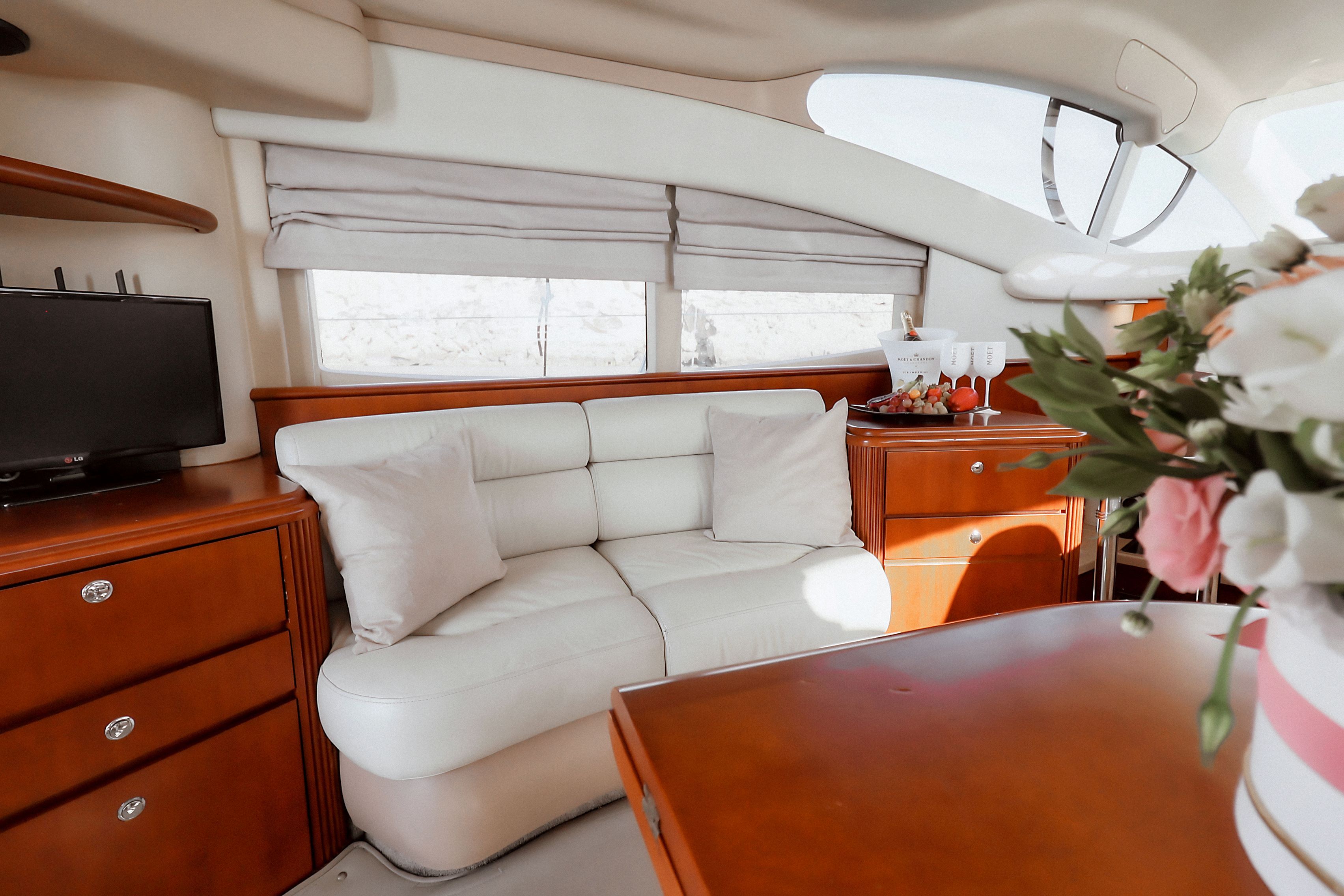 Azimut 42 | Time Out