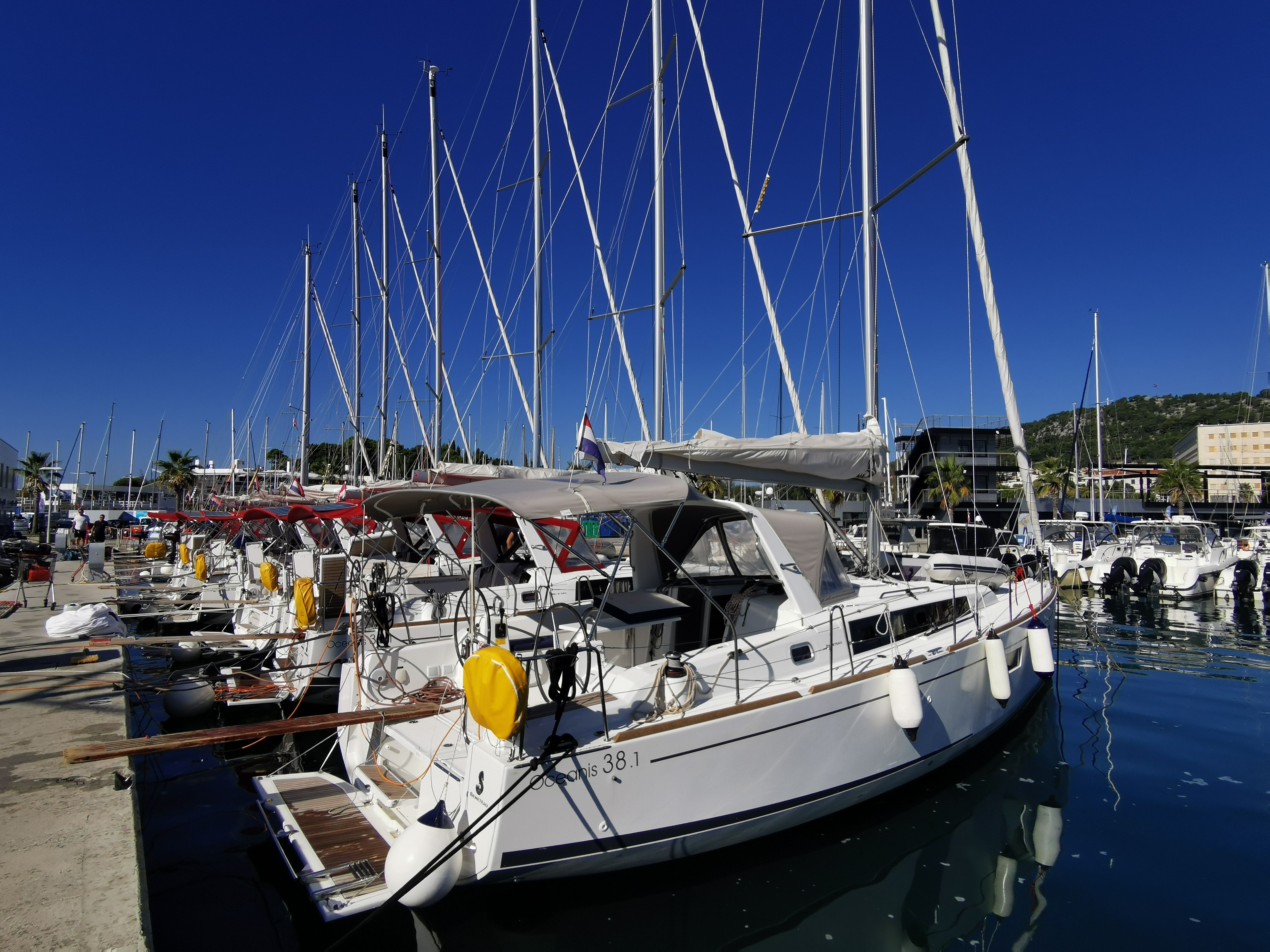 Beneteau Oceanis 38.1 | Sailor Mercury