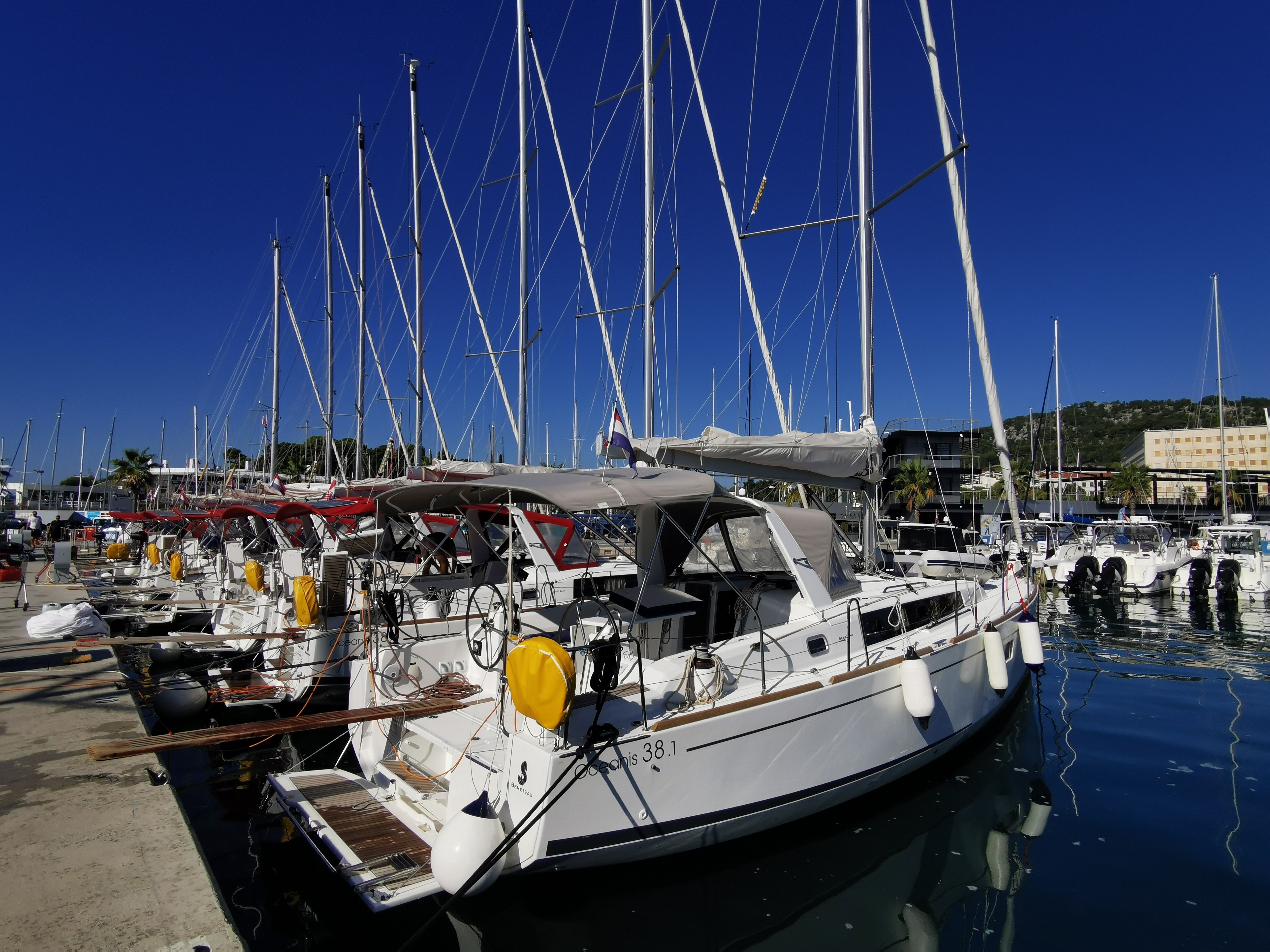 Beneteau Oceanis 38.1 | Sailor Mercury