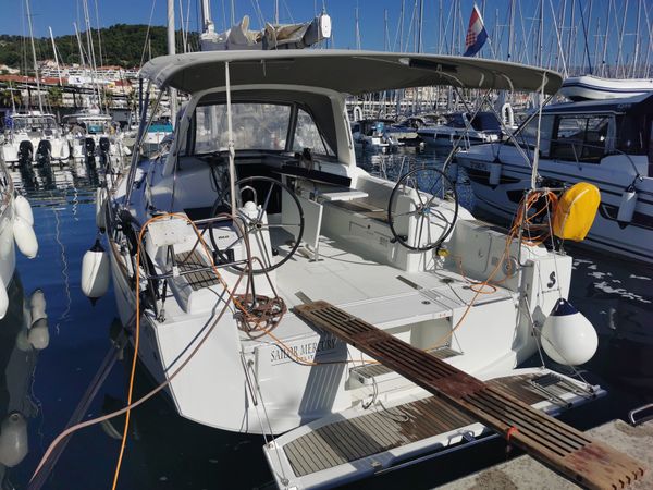 Beneteau Oceanis 38.1 | Sailor Mercury