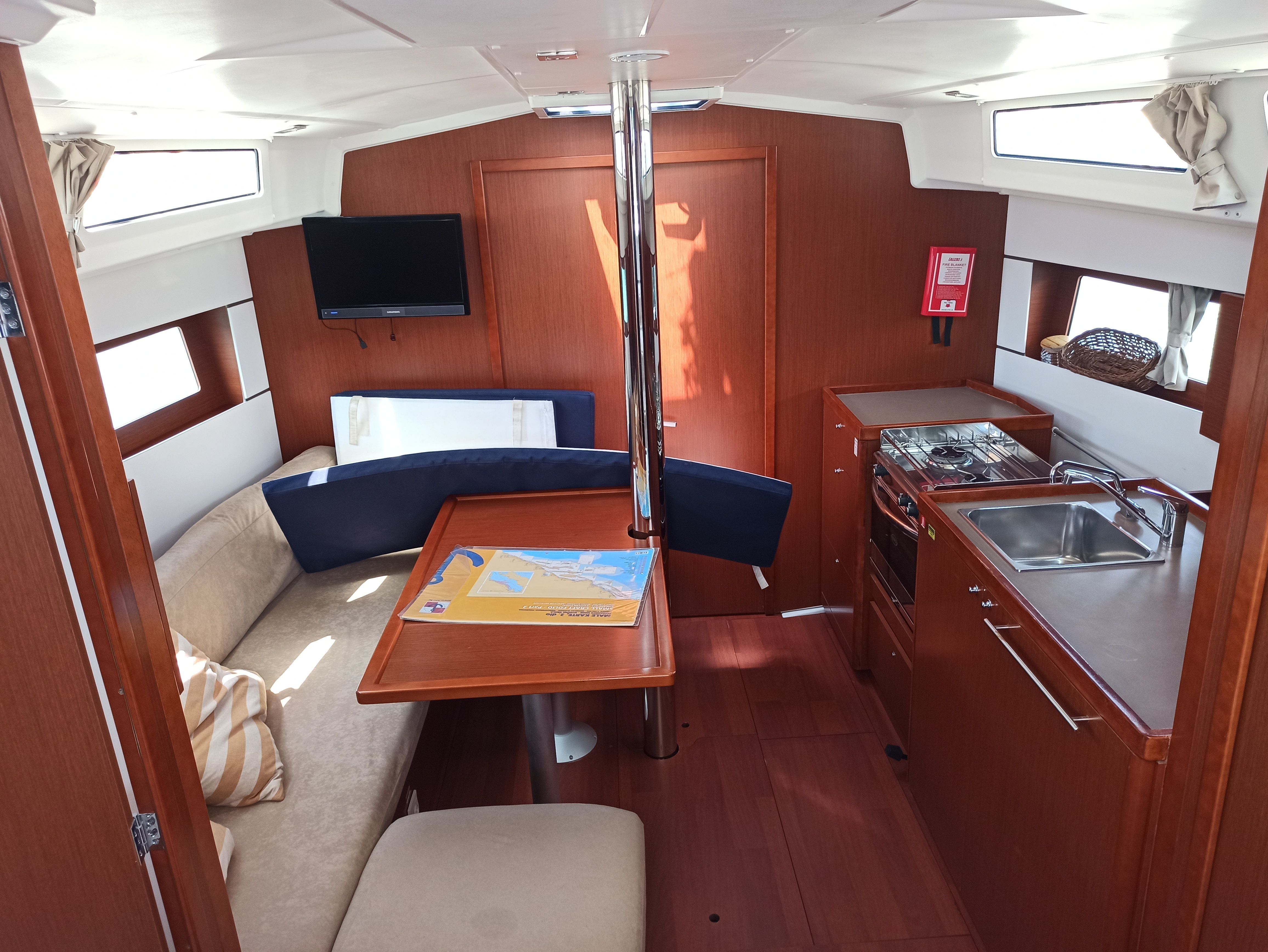 Beneteau Oceanis 38.1 | Sailor Mercury