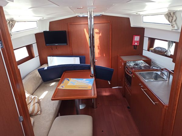 Beneteau Oceanis 38.1 | Sailor Mercury