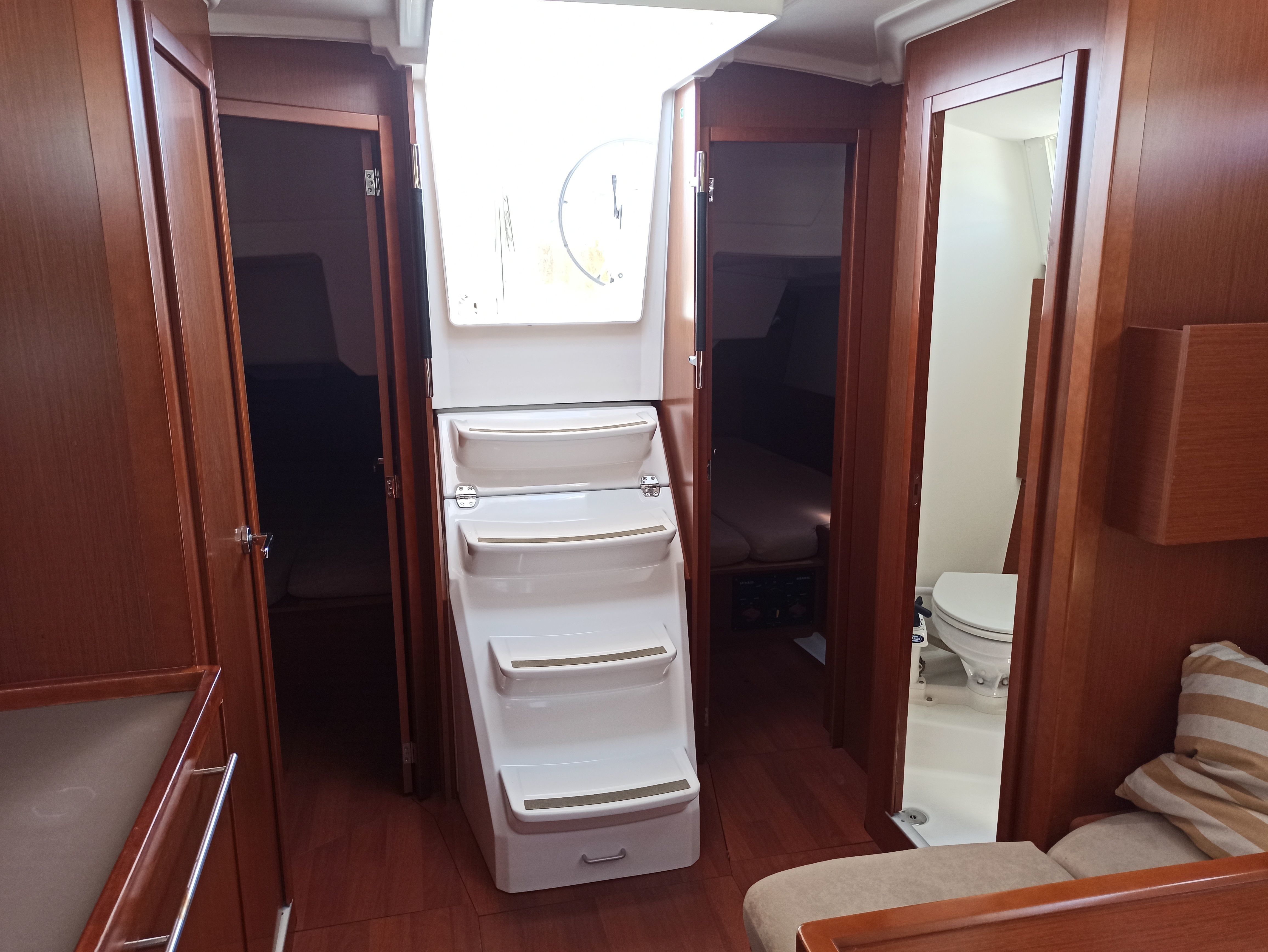 Beneteau Oceanis 38.1 | Sailor Mercury