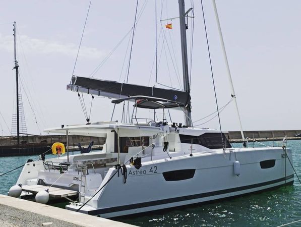 Fountaine Pajot Astrea 42 | Dorella