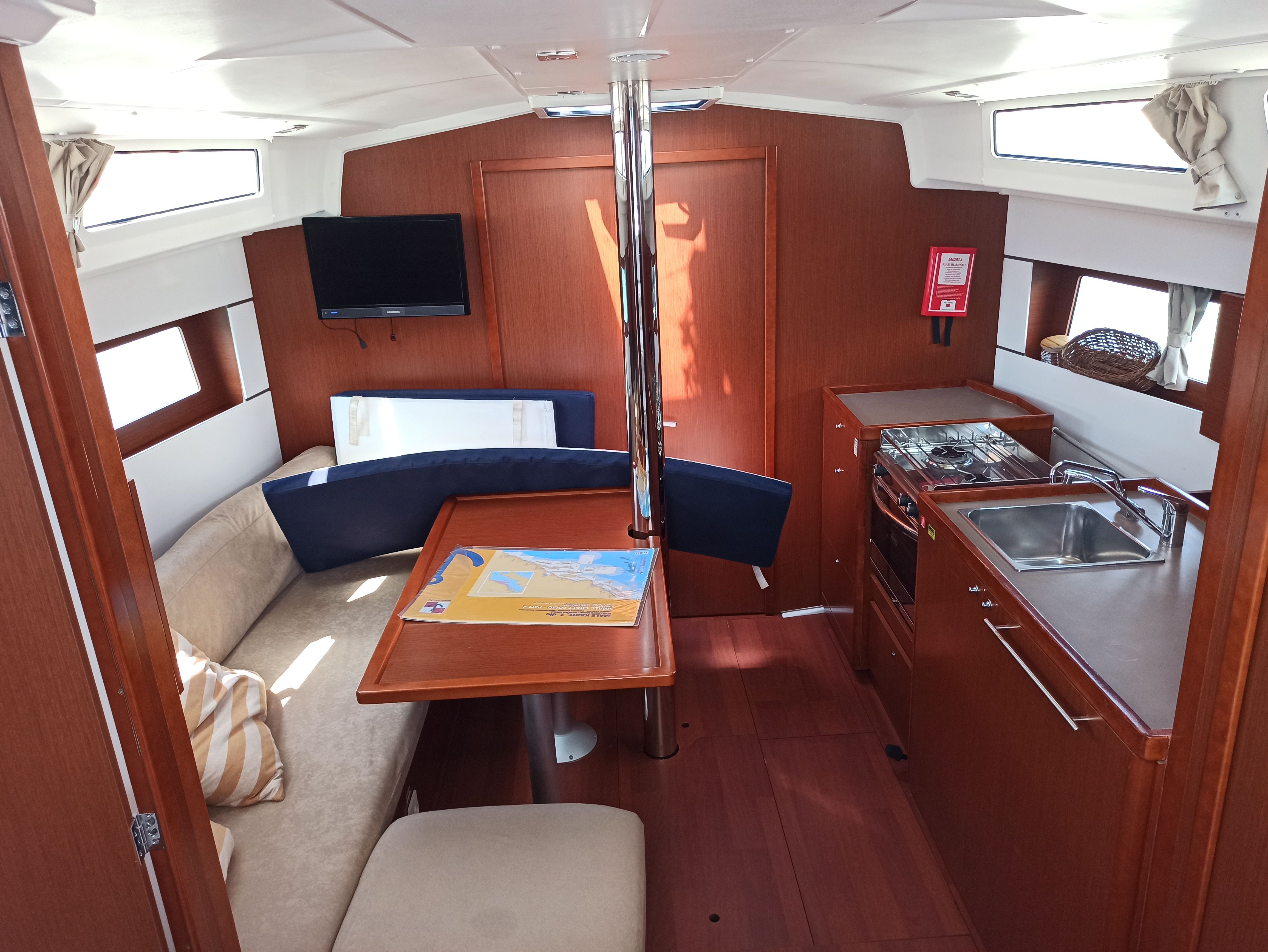 Beneteau Oceanis 38.1 | Sailor Jupiter