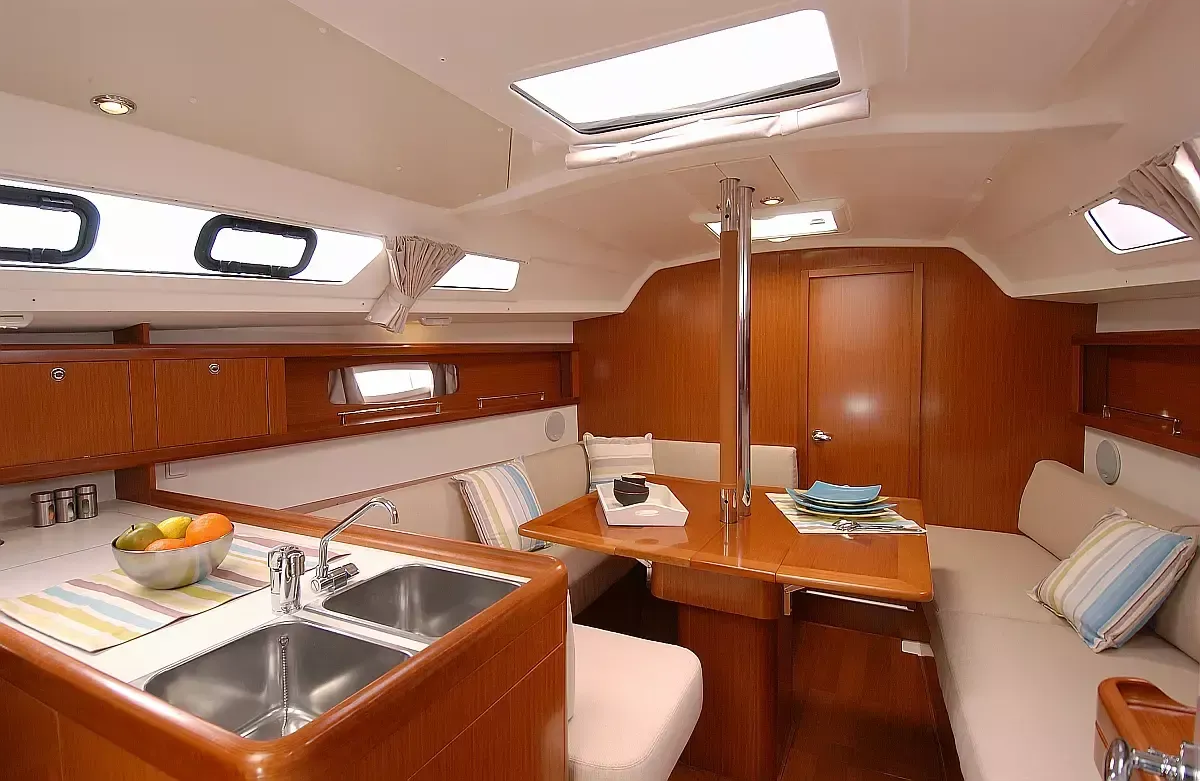 Beneteau Oceanis 34 | Fun Five