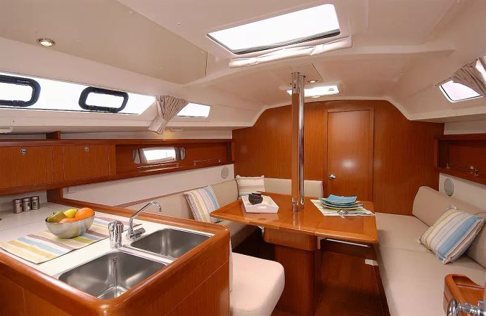 Beneteau Oceanis 34 | Fun Five