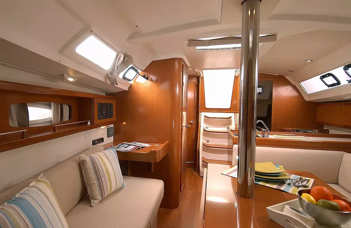 Beneteau Oceanis 34 | Fun Five