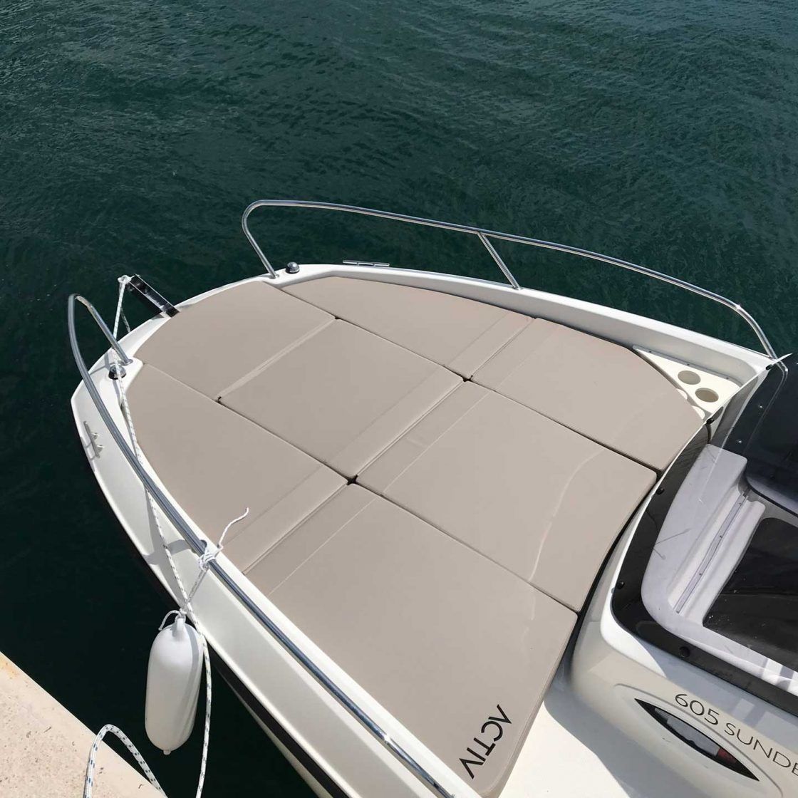 Quicksilver 605 | Sundeck