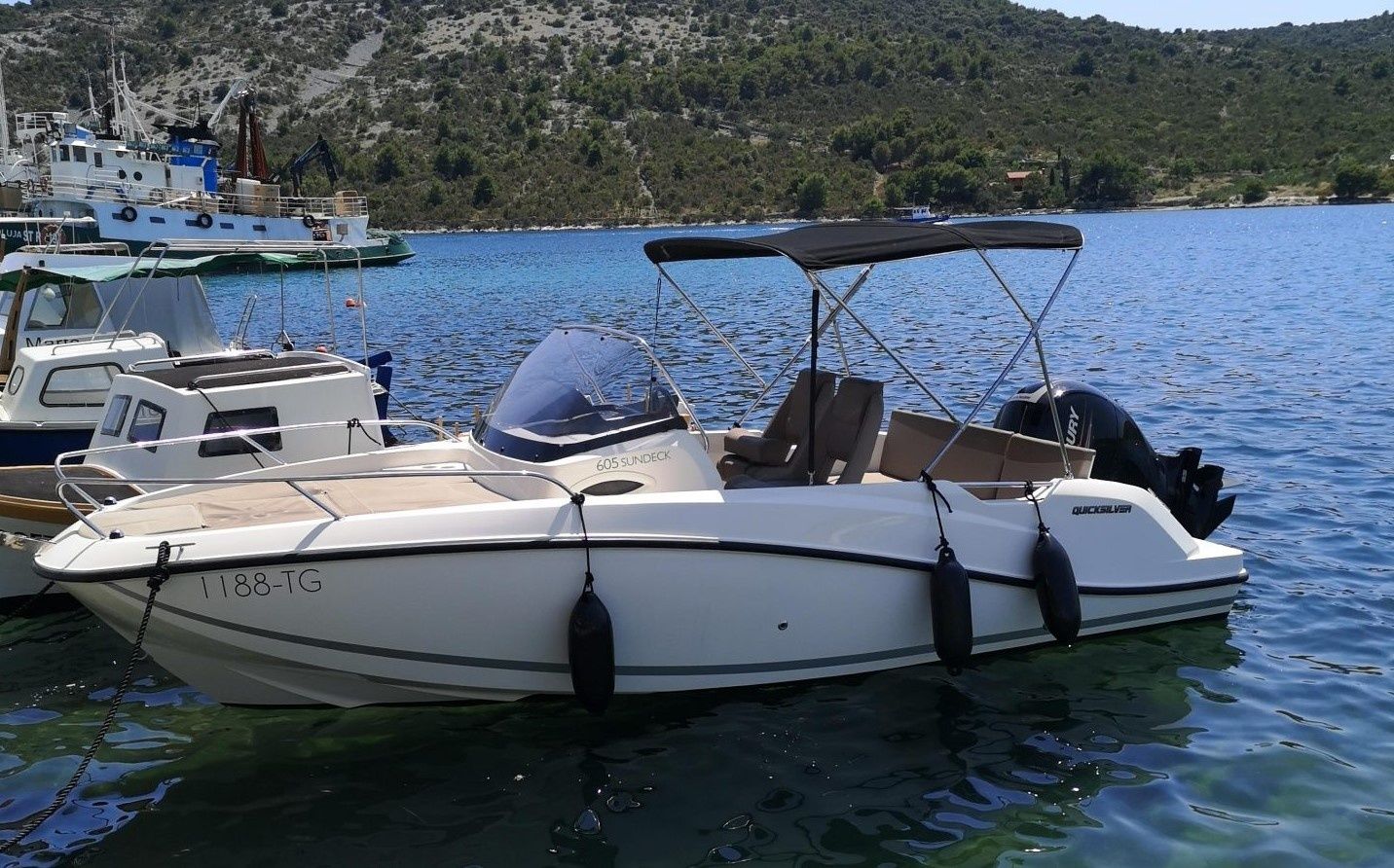 Quicksilver 605 | Sundeck