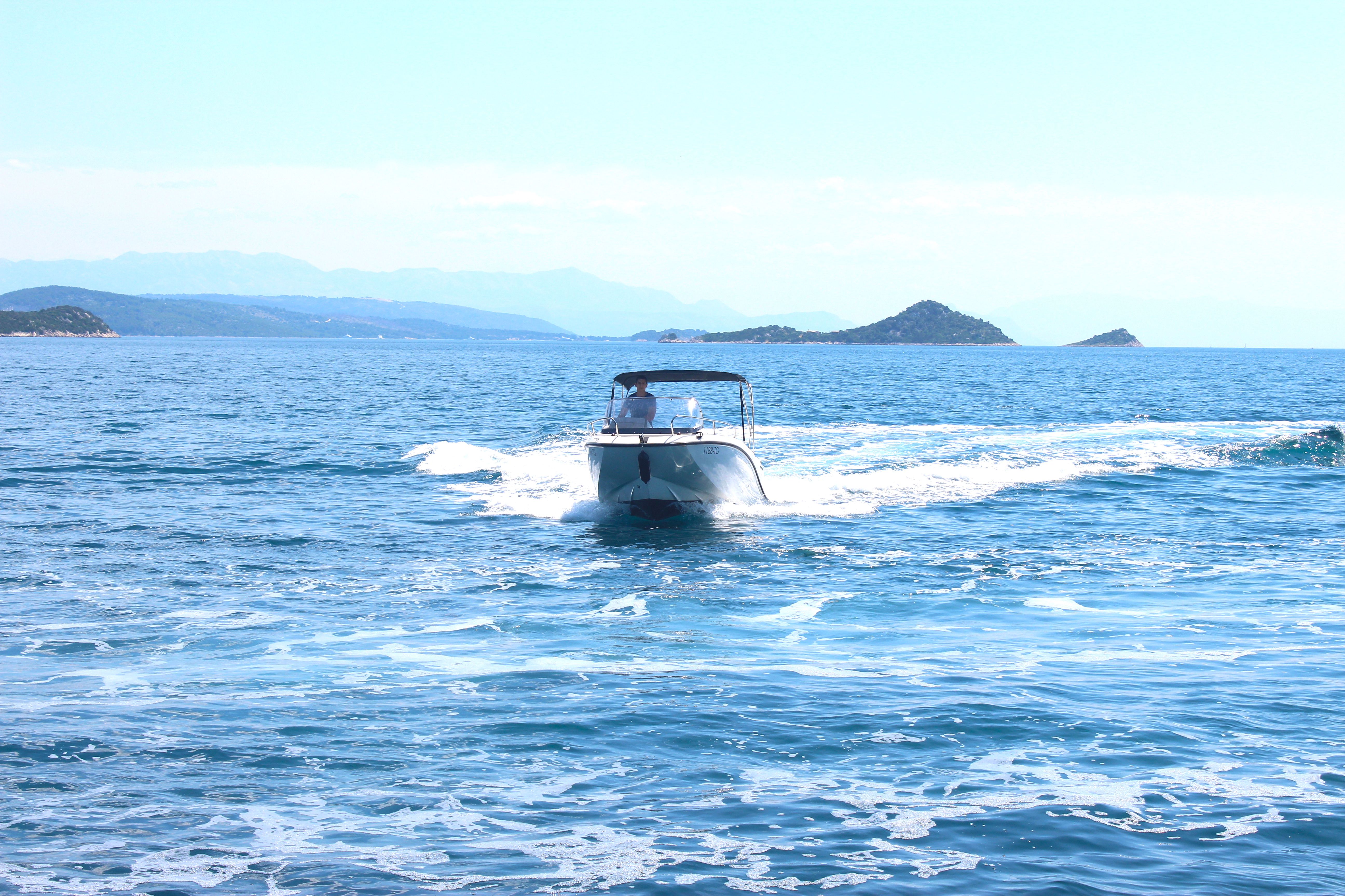 Quicksilver 605 | Sundeck