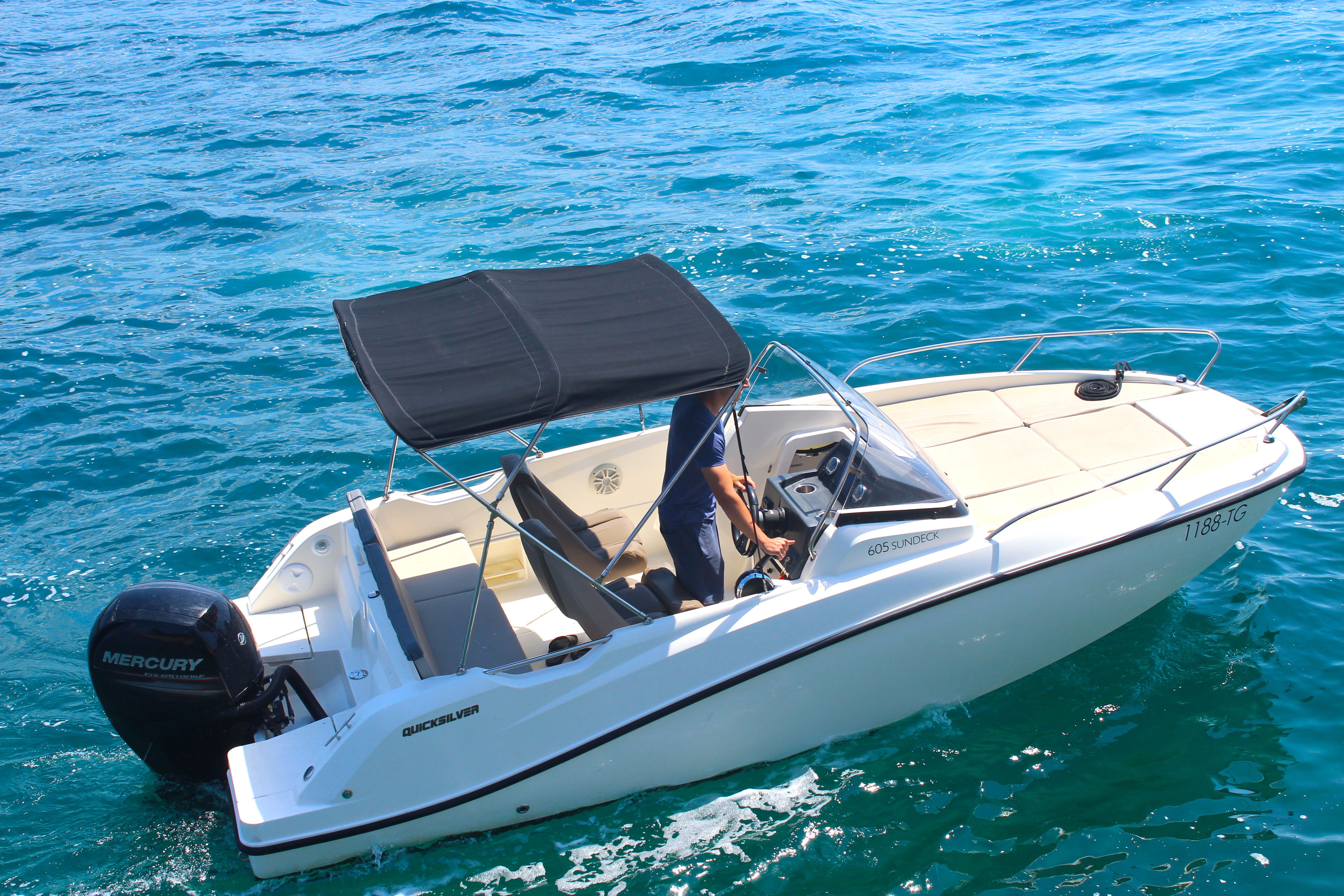 Quicksilver 605 | Sundeck