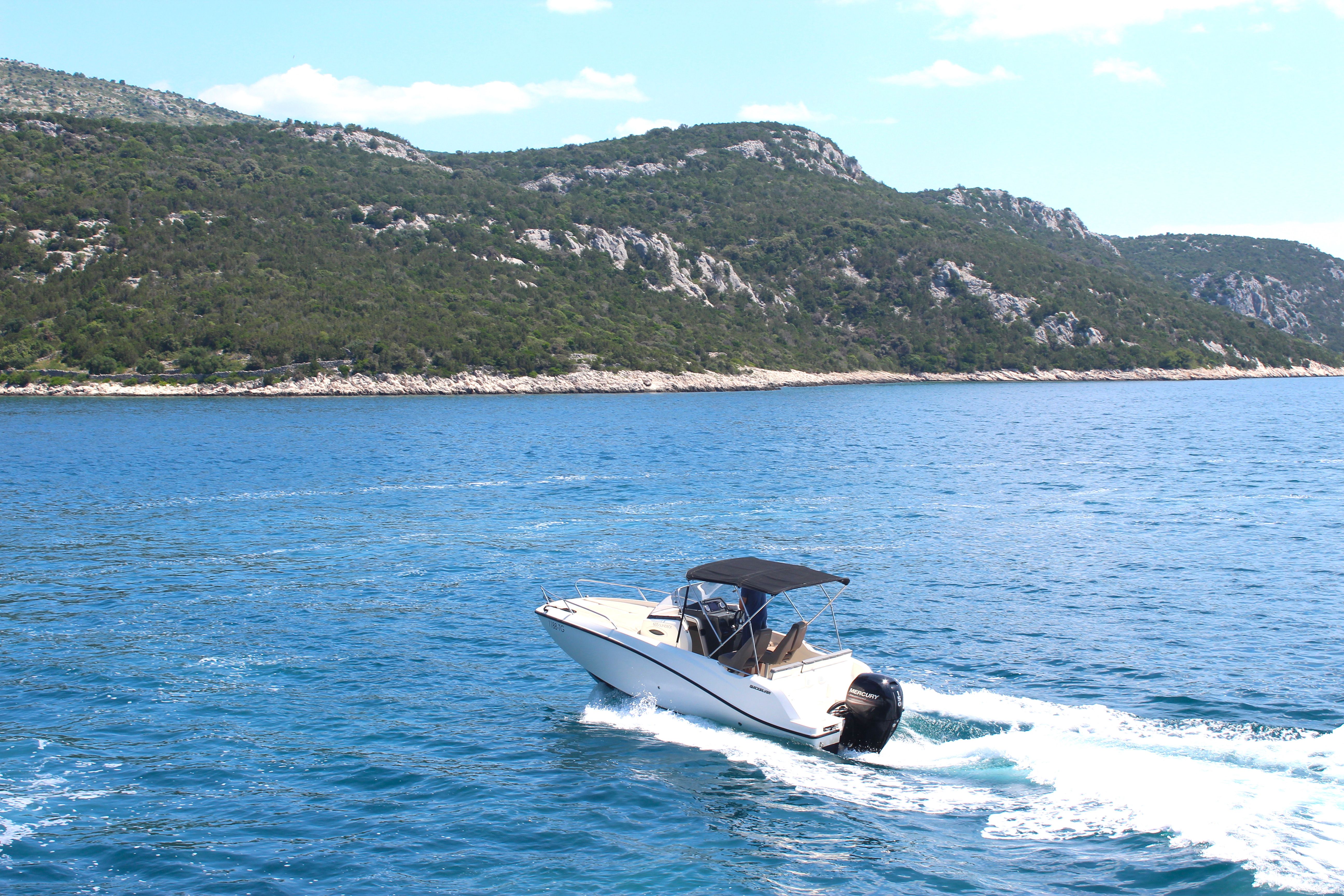 Quicksilver 605 | Sundeck