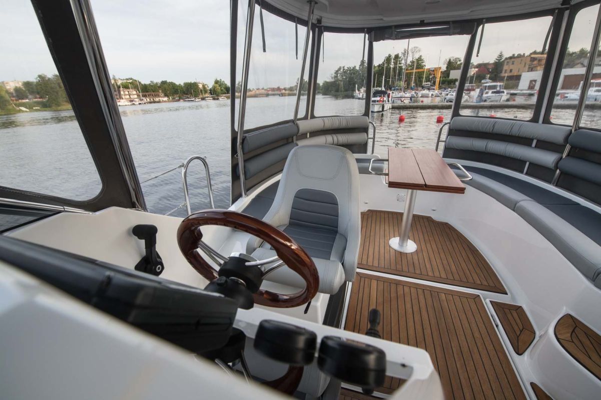 Navigator 999 | Zanzibar