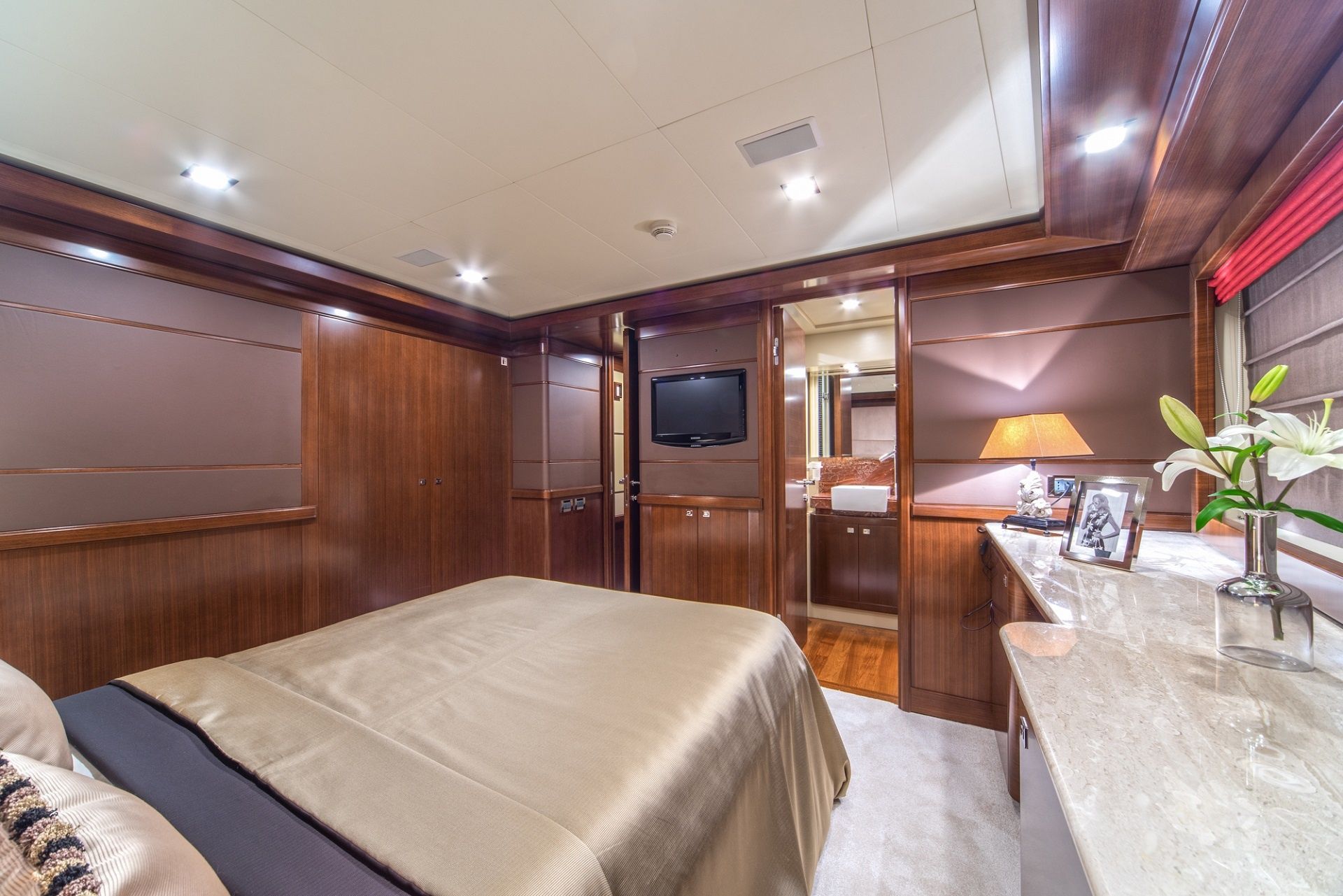 Ferretti Custom Line Navetta | Seventh Sense