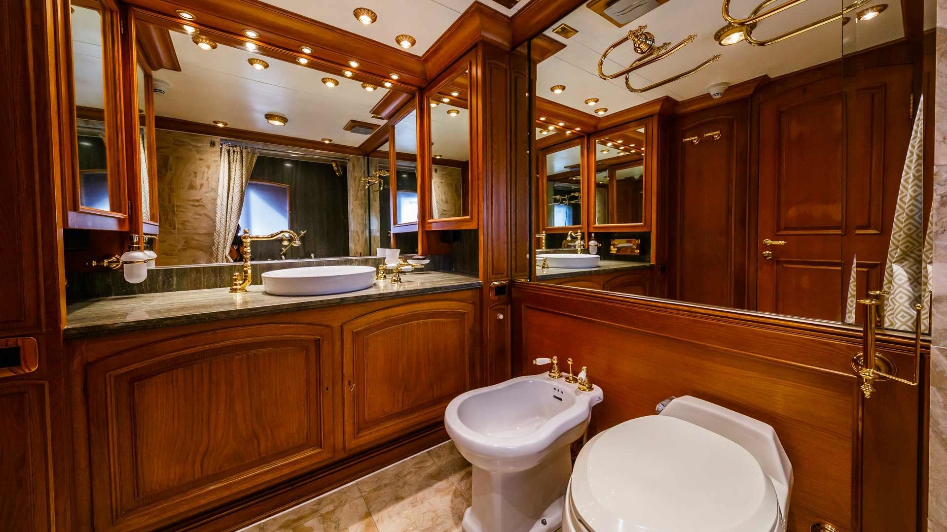 Benetti 35M | To Je To