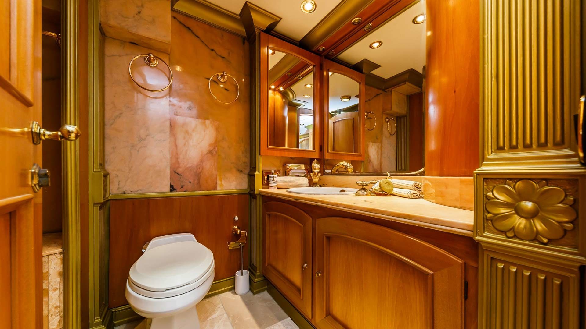 Benetti 35M | To Je To