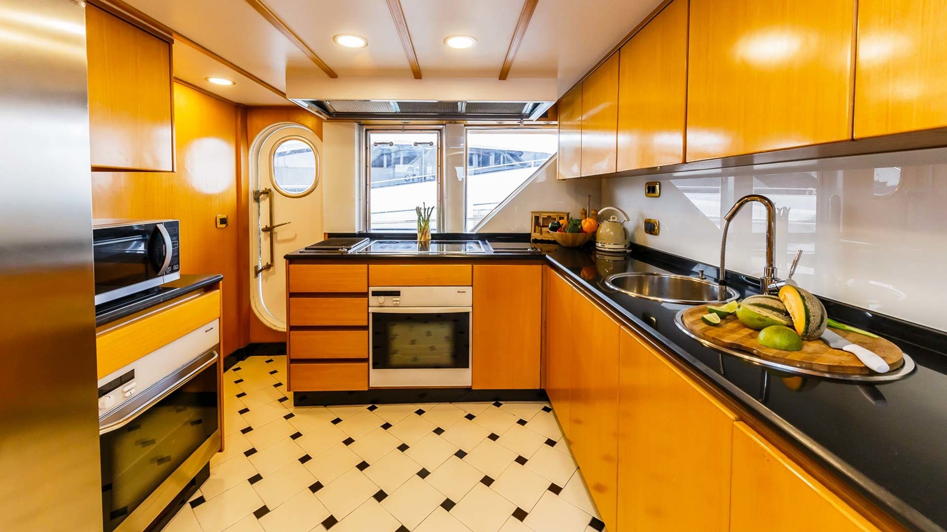 Benetti 35M | To Je To
