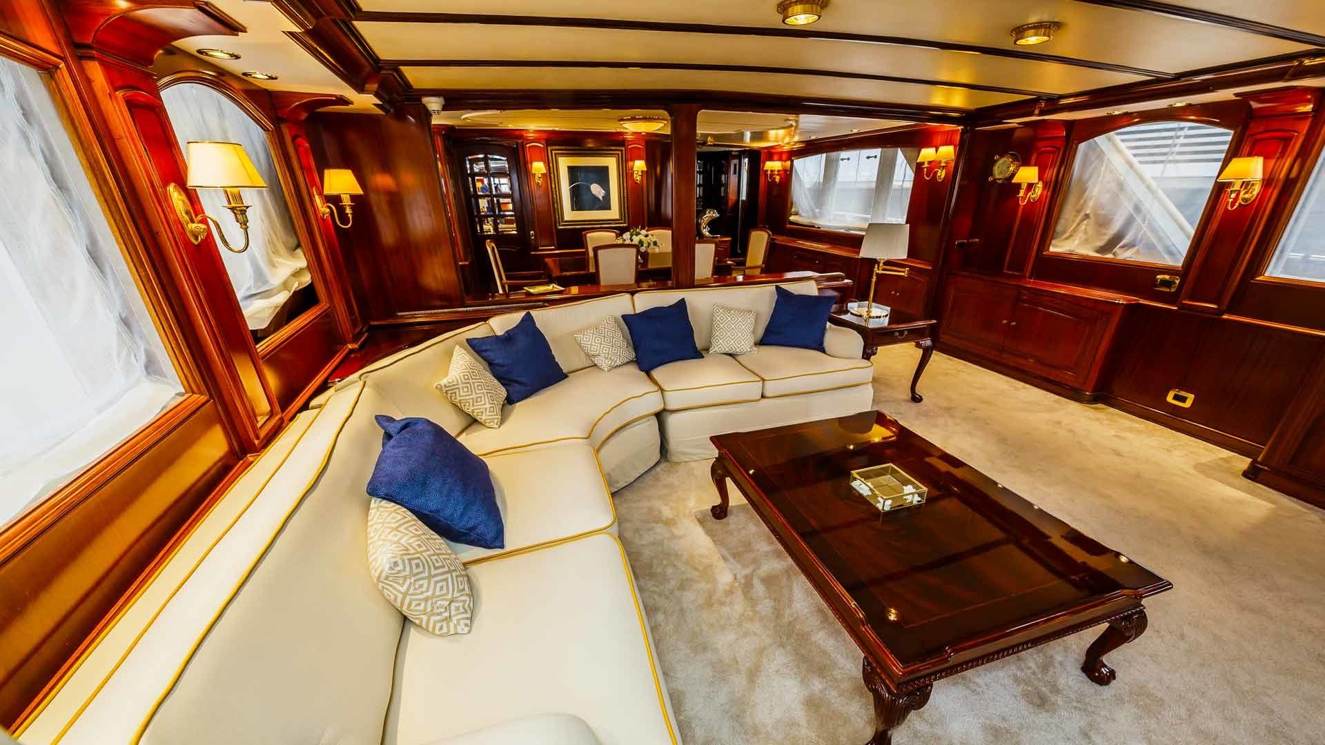 Benetti 35M | To Je To