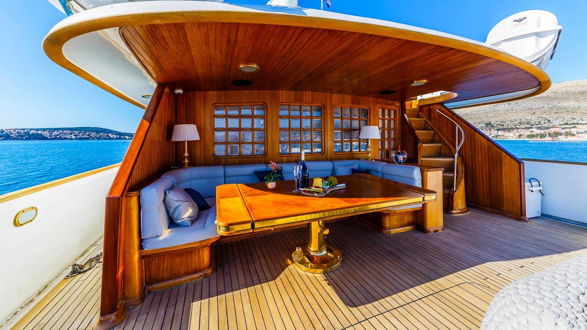 Benetti 35M | To Je To