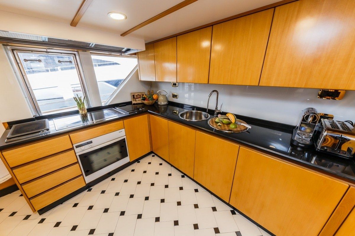 Benetti 35M | To Je To