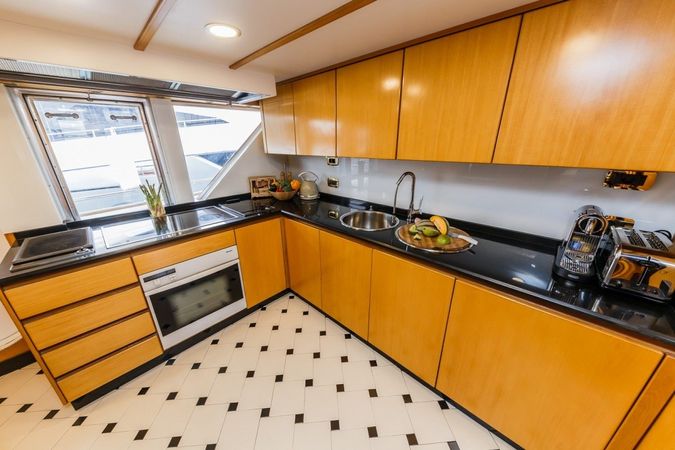 Benetti 35M | To Je To