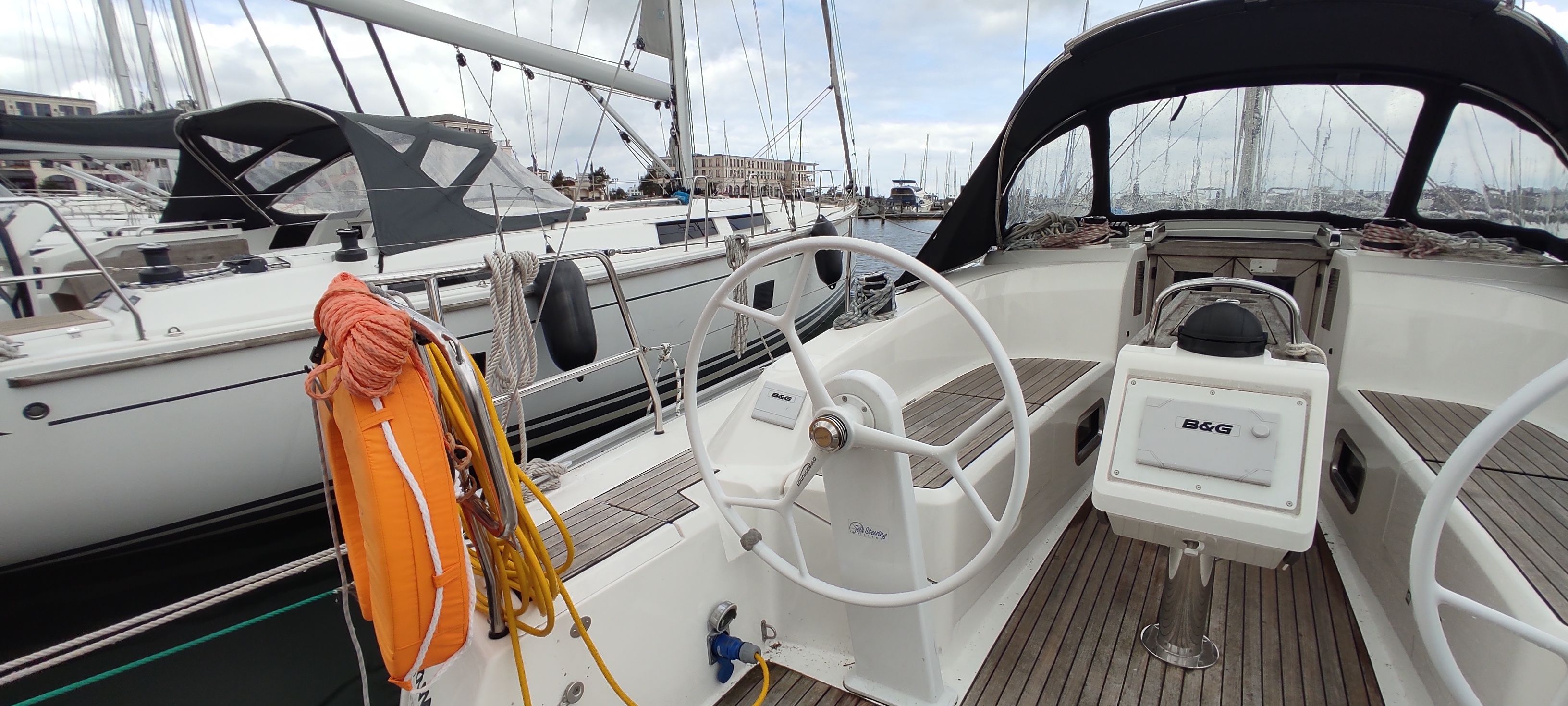 Bavaria Cruiser 34 | Having
