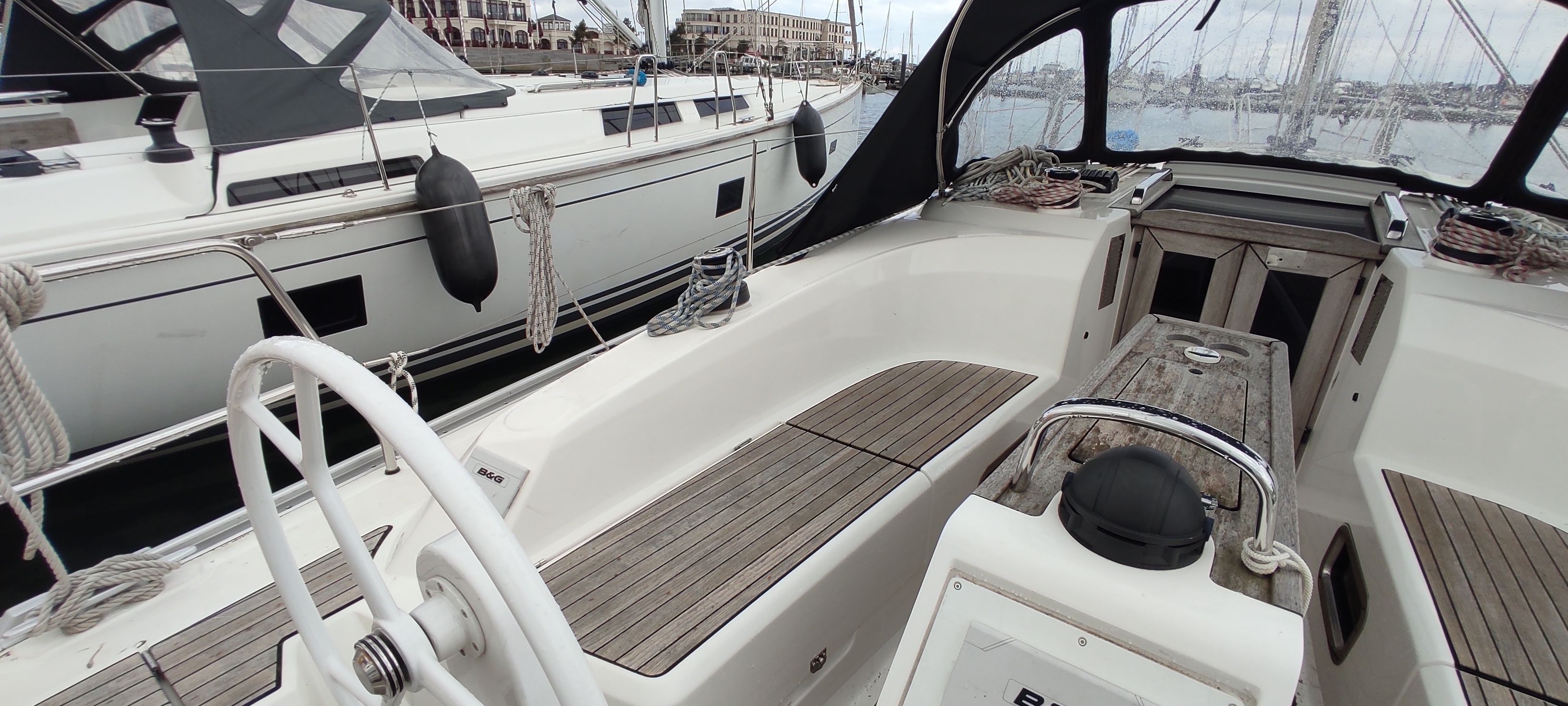 Bavaria Cruiser 34 | Having