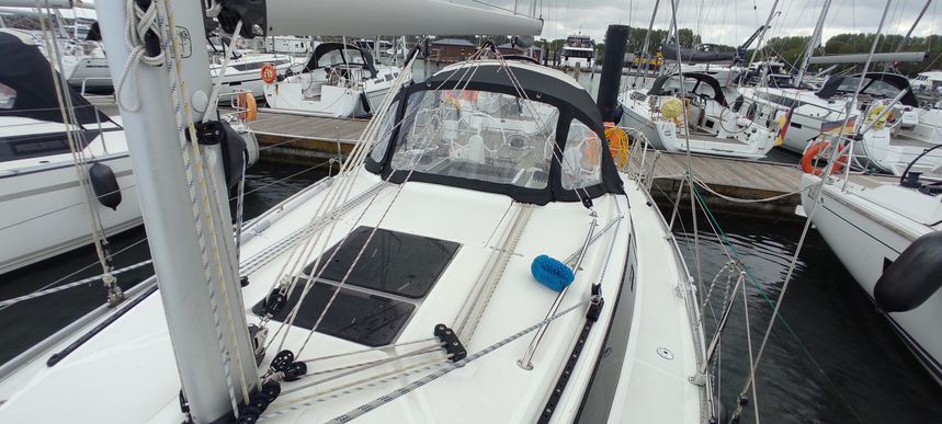 Bavaria Cruiser 34 | Having