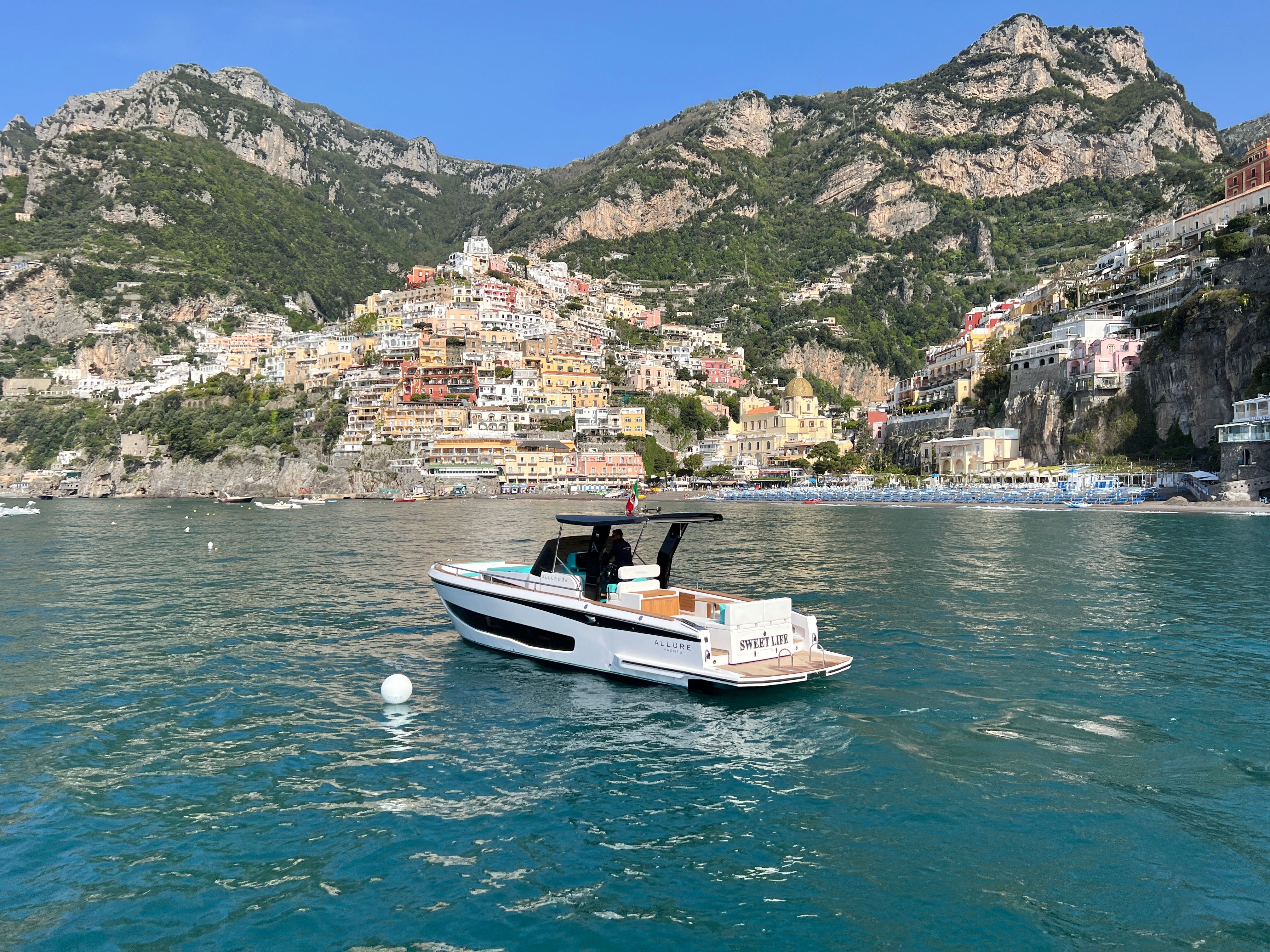 Allure 38 | Sweet Life