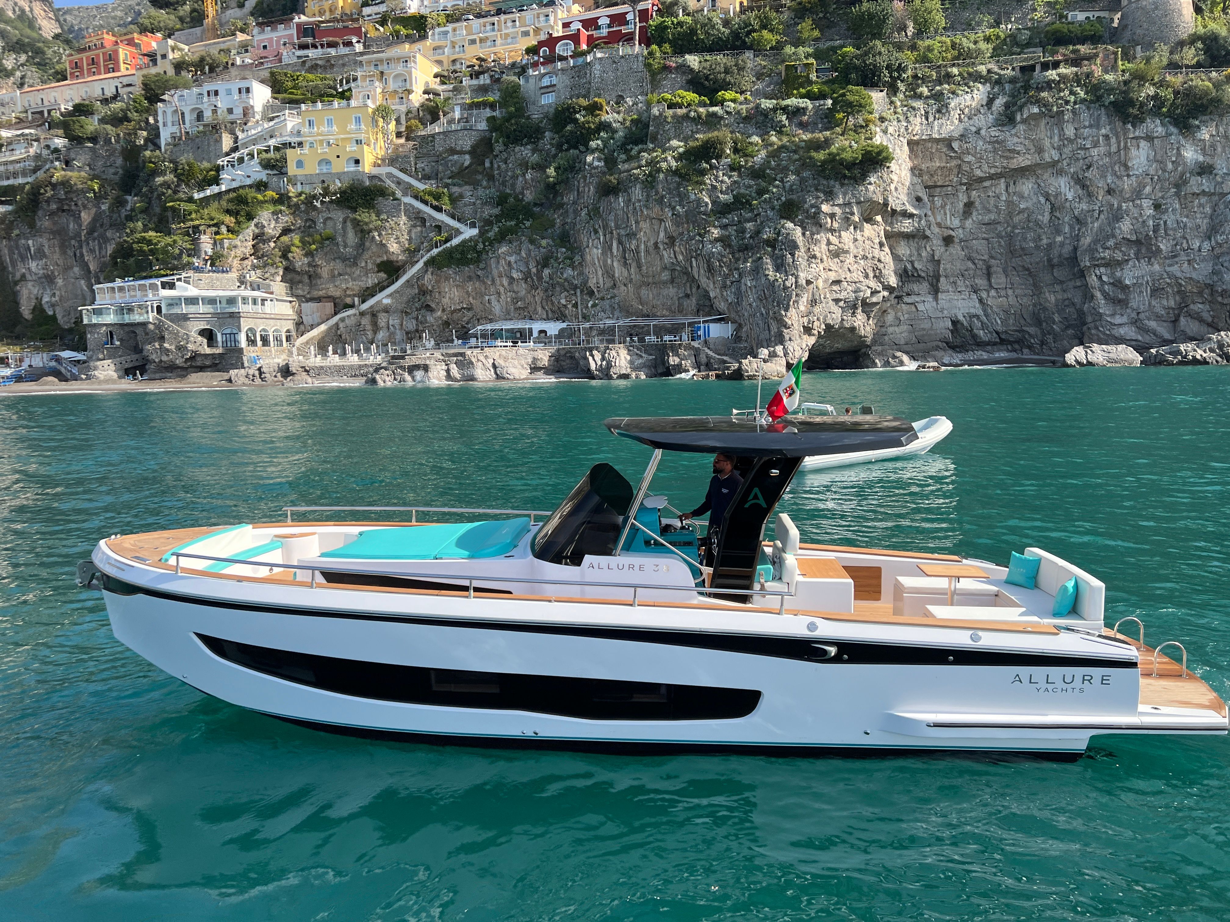 Allure 38 | Sweet Life