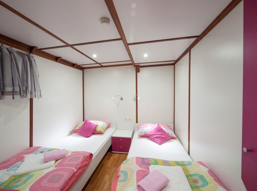 Custom Built 122 | Amalia