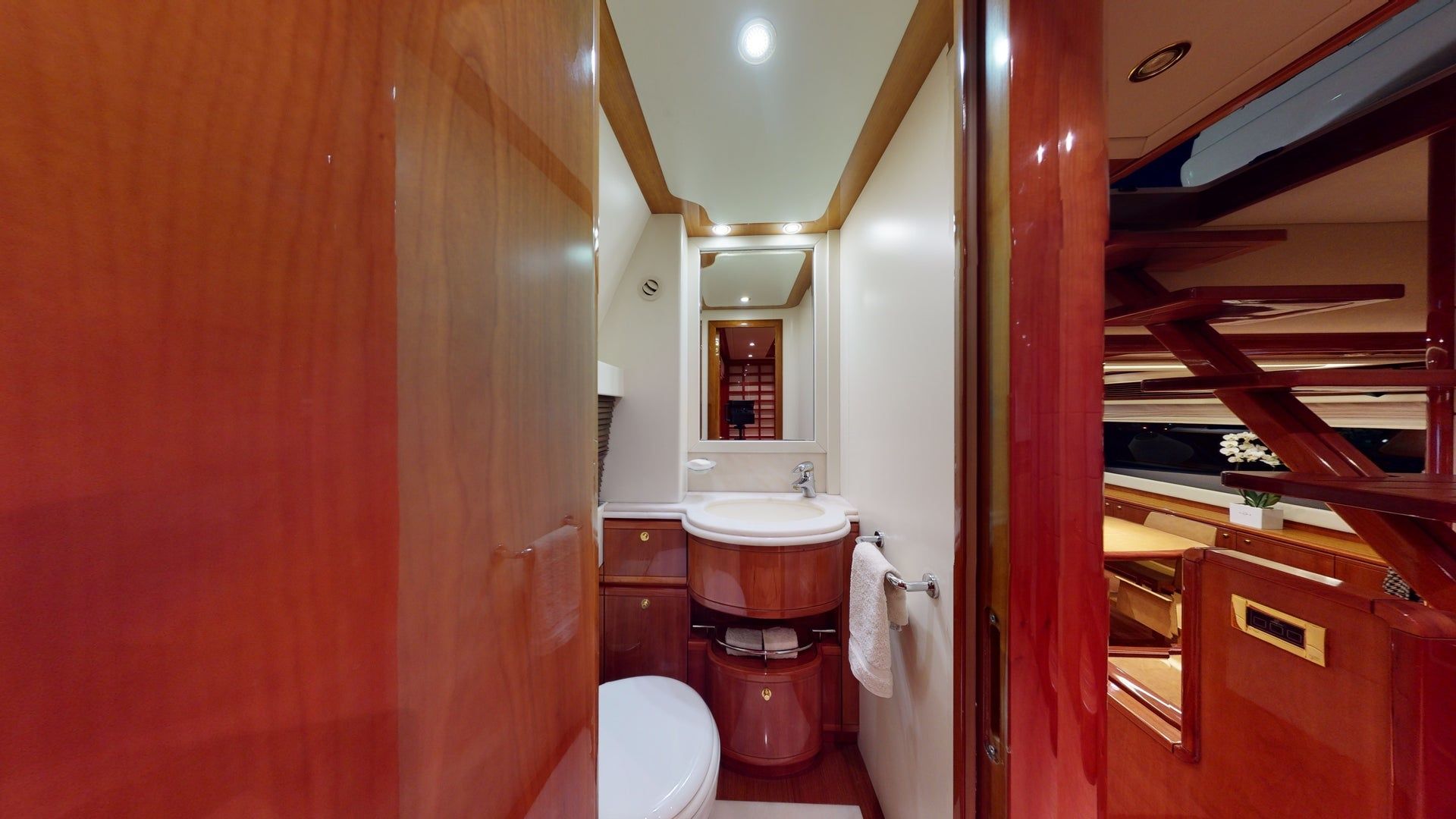 Ferretti 880 | Estia Yi