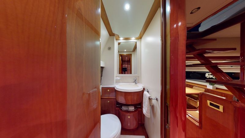 Ferretti 880 | Estia Yi