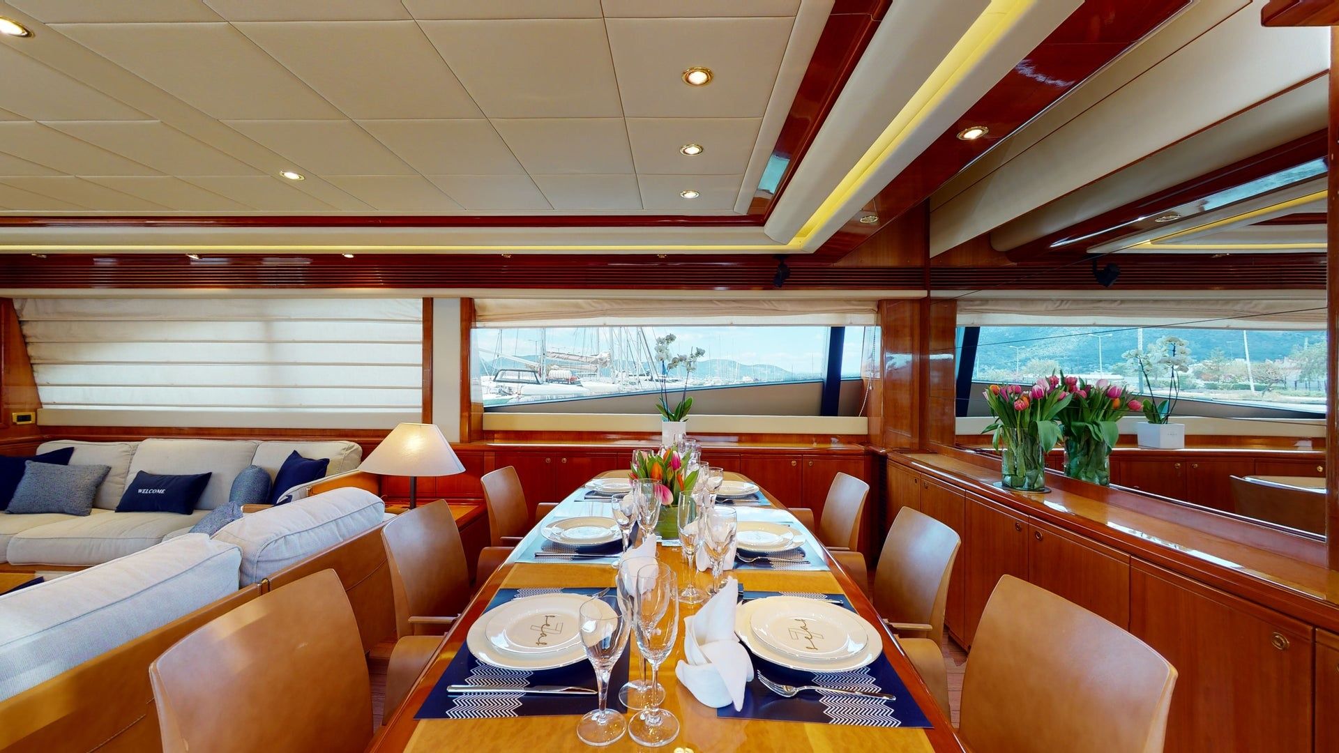 Ferretti 880 | Estia Yi