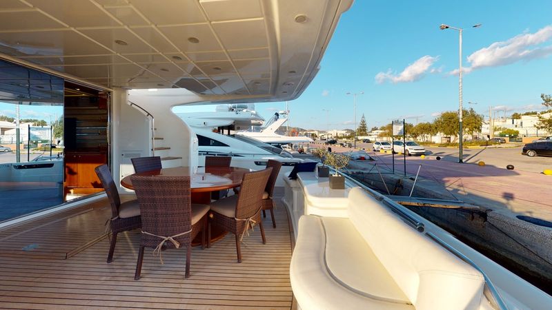 Ferretti 880 | Estia Yi