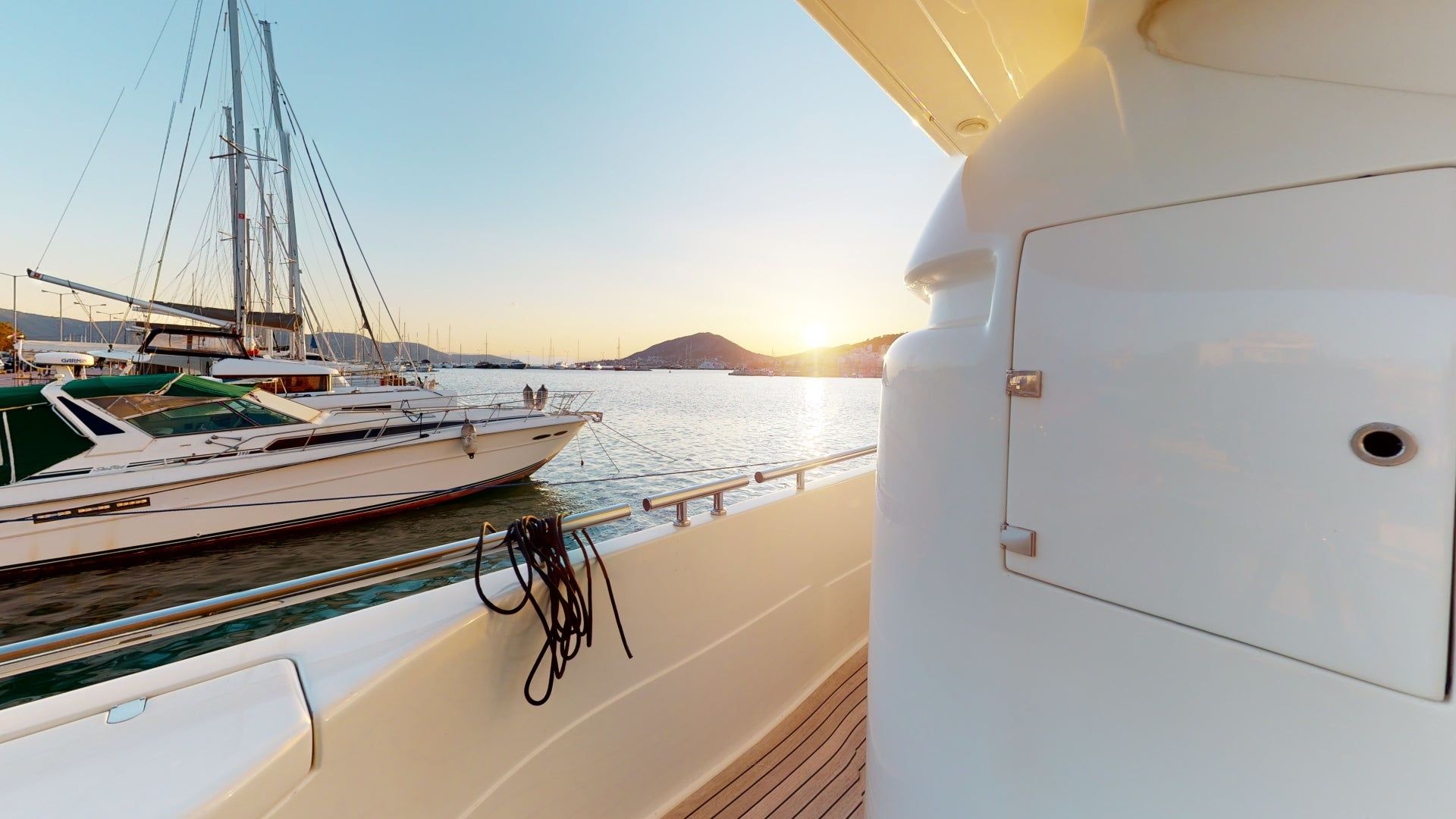 Ferretti 880 | Estia Yi