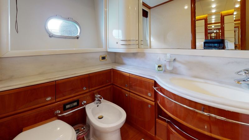 Ferretti 880 | Estia Yi