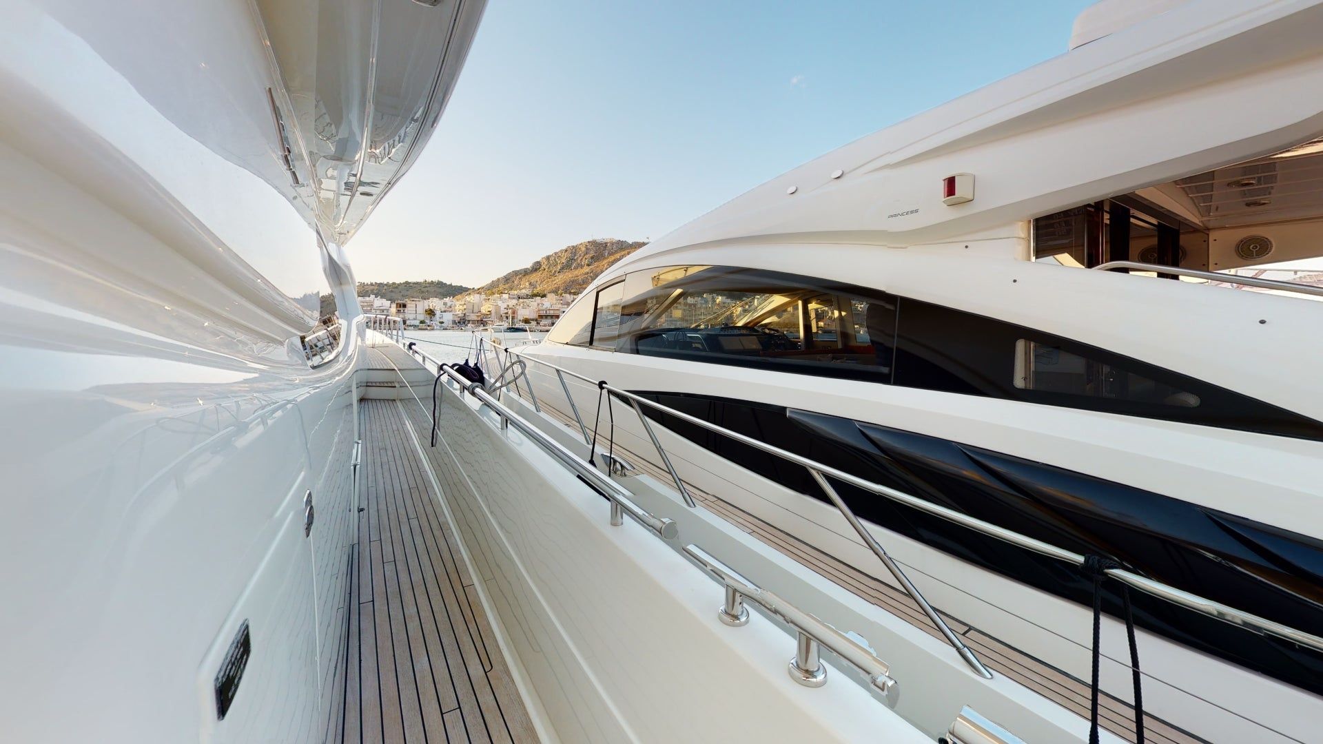 Ferretti 880 | Estia Yi