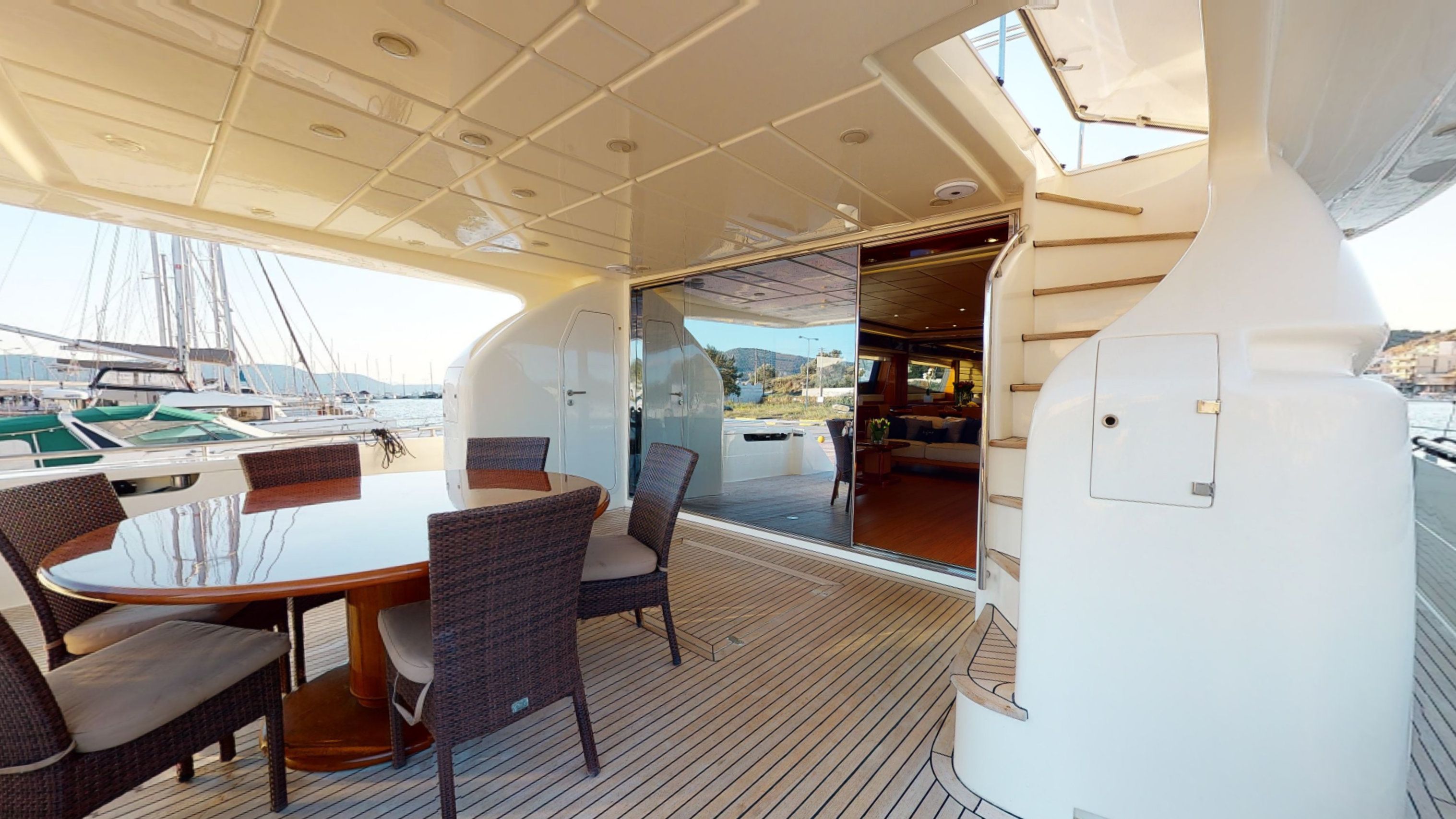 Ferretti 880 | Estia Yi