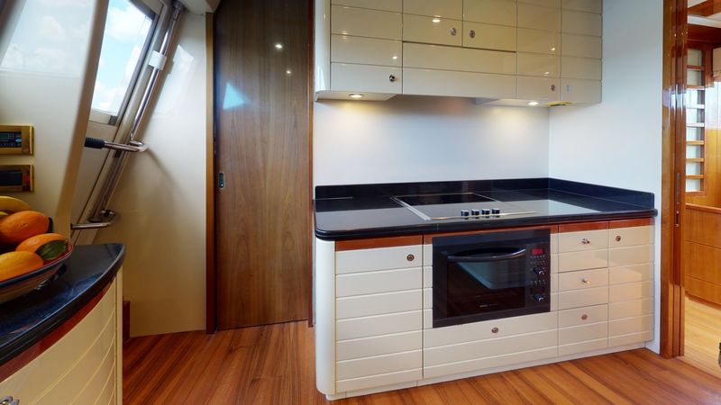 Ferretti 880 | Estia Yi